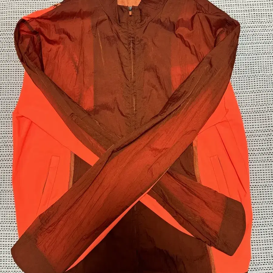 4) Xlim EP.5  Jacket Orange