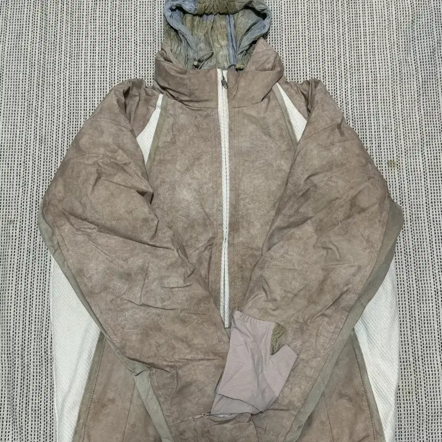 4) Xlim EP.4 Down Jacket Ivory