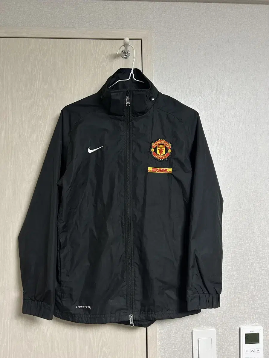 Nike Man U Women's JacketPalm sizeLMeasurements for reference Palm