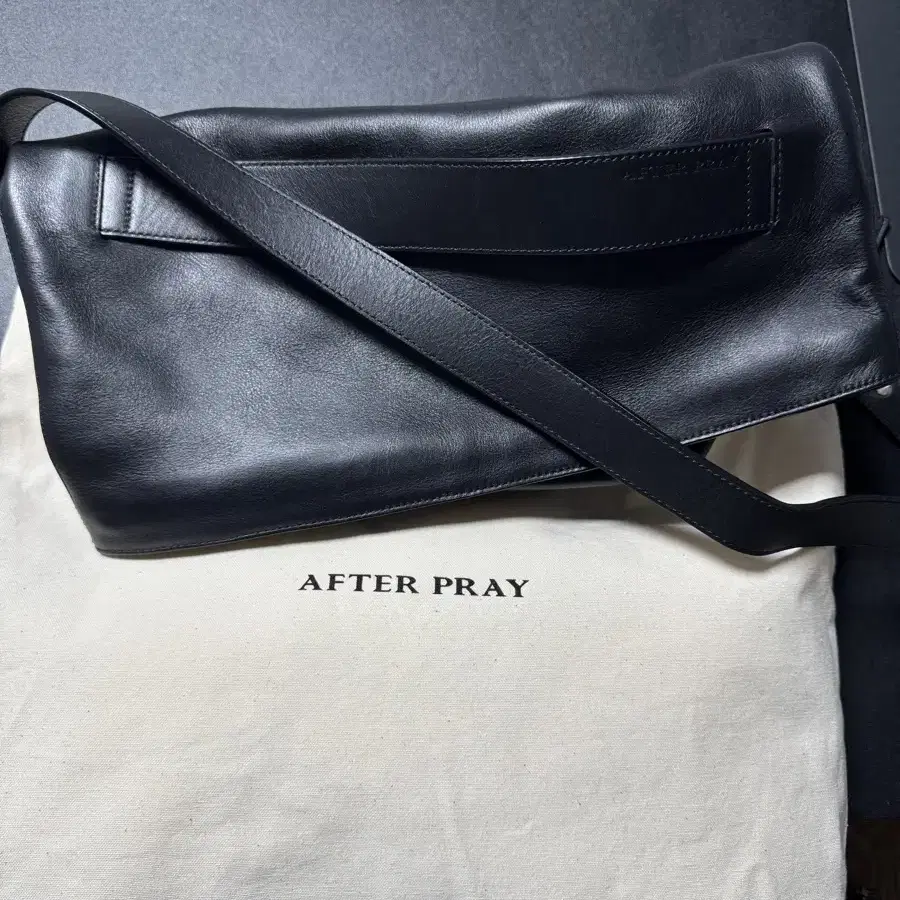 애프터프레이 GRIP FOLD CROSS LEAHTER BAG-BLACK