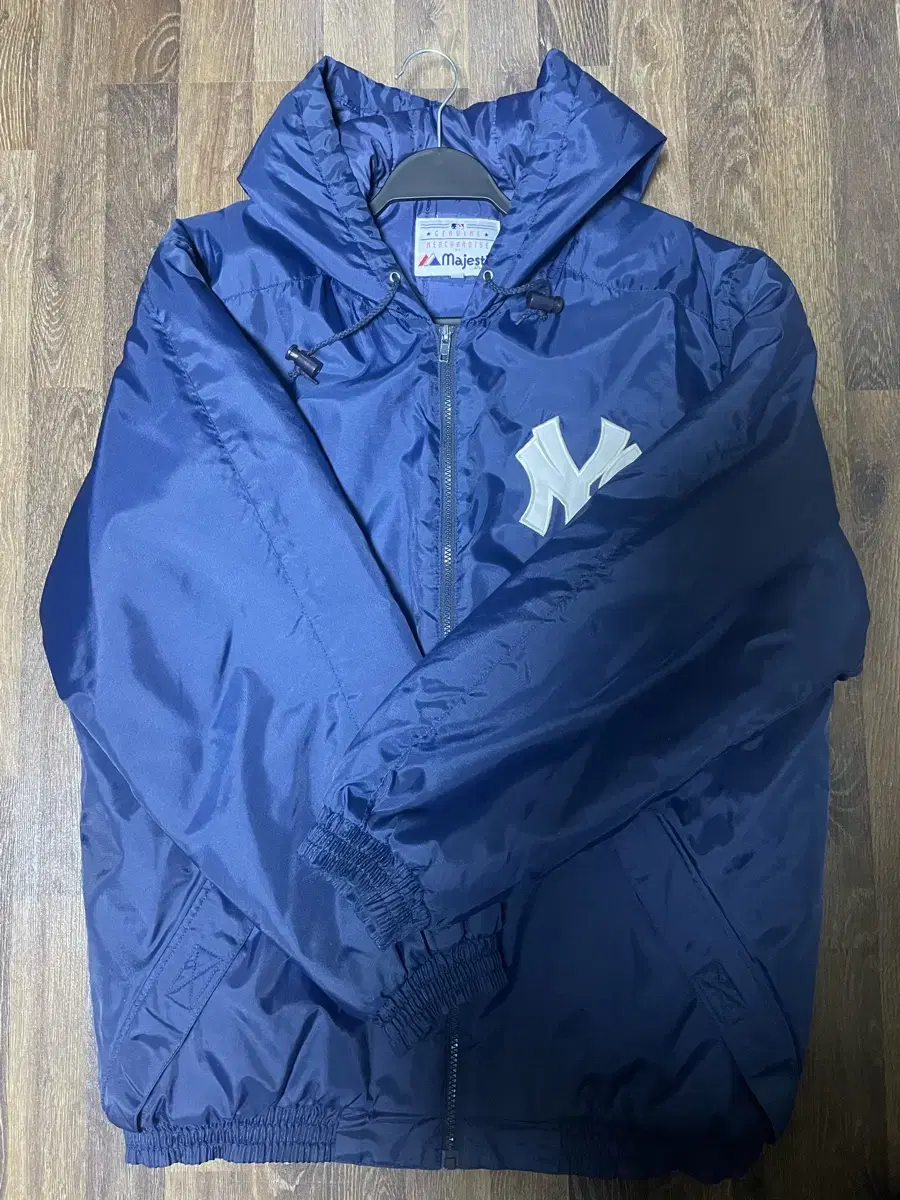 Majestic Yankees Hooded Jacket