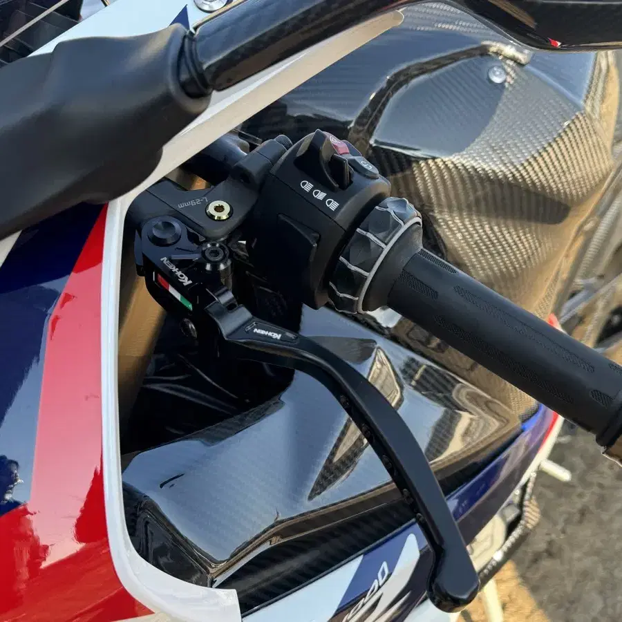 S1000rr 23년식 m팩 카본휠 팝니다(rcm카본 튜닝)