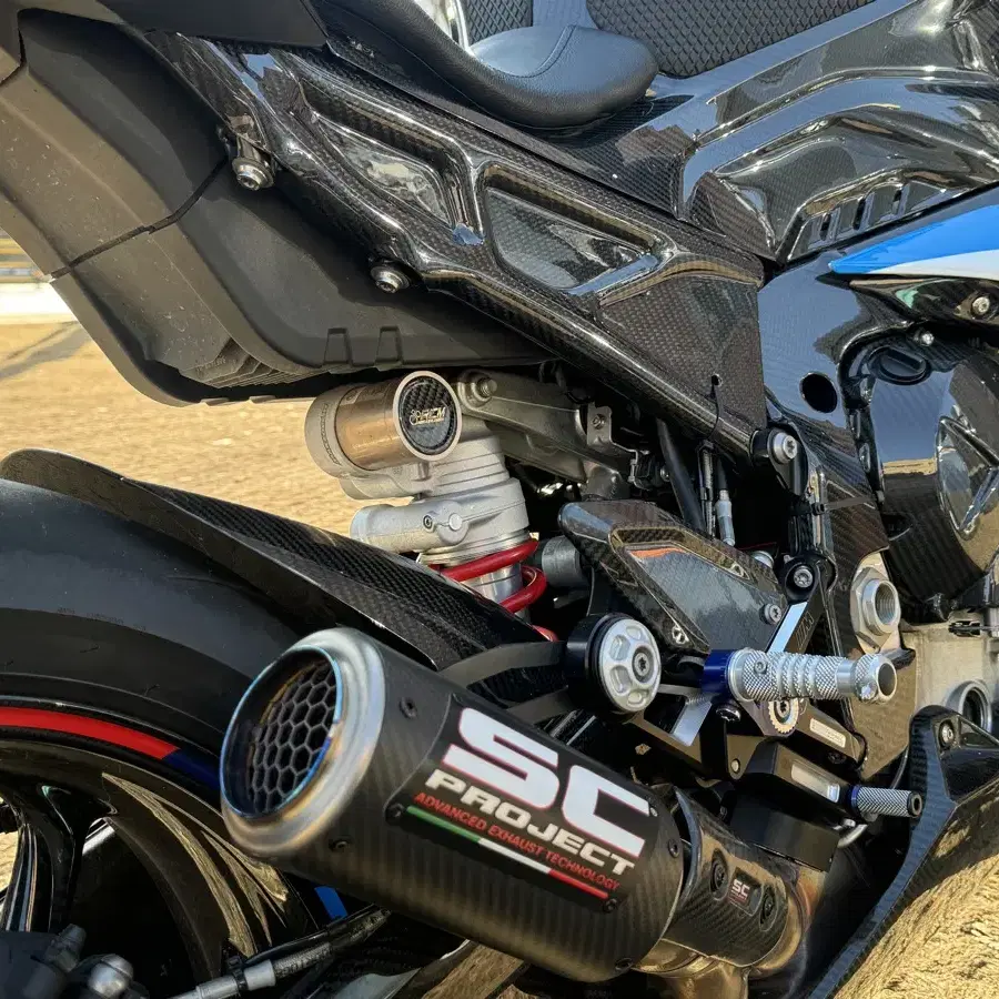 S1000rr 23년식 m팩 카본휠 팝니다(rcm카본 튜닝)