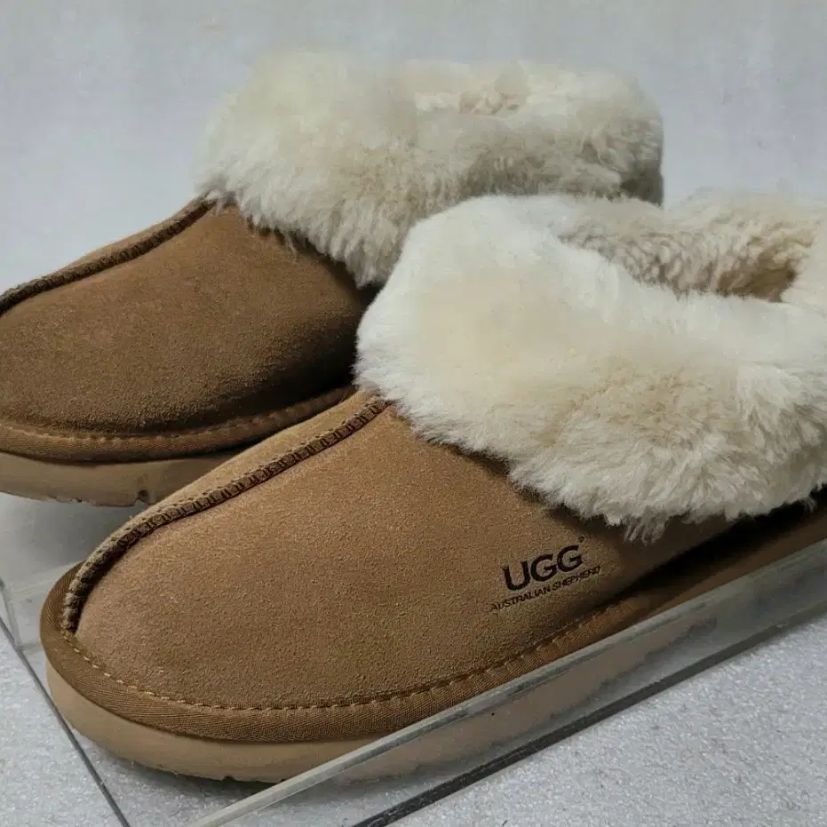 어그 UGG 셰퍼드 호미 모카신 겨울 슬리퍼 공용 250~255