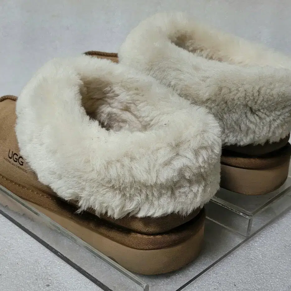 어그 UGG 셰퍼드 호미 모카신 겨울 슬리퍼 공용 250~255