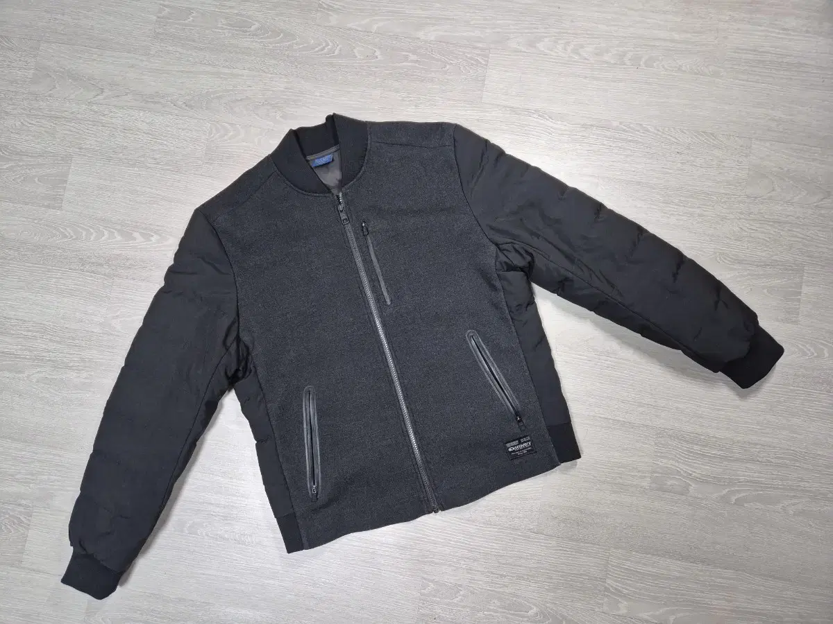 [Free Shipping]Discovery Goose Down Stadium Jacket 100