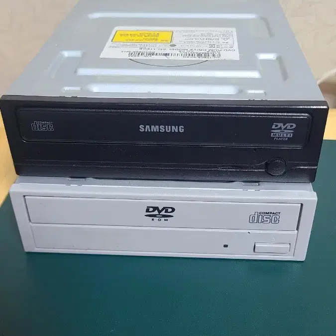 DVD ROM 드라이브