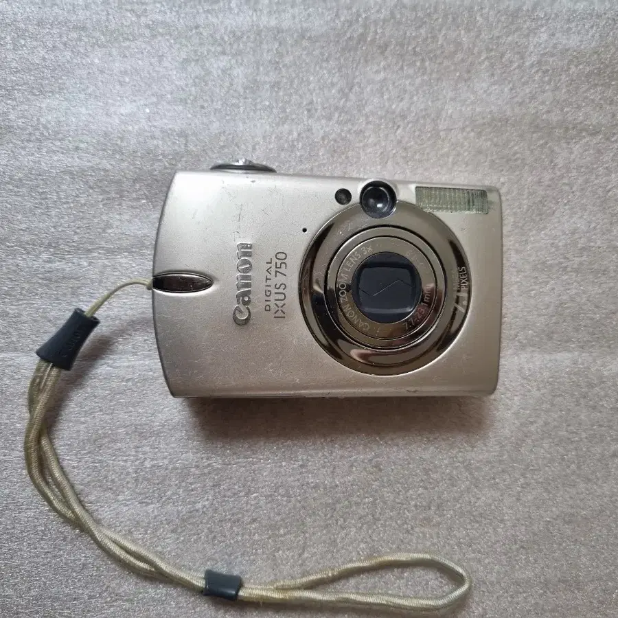 케논 디카 IXUS  750