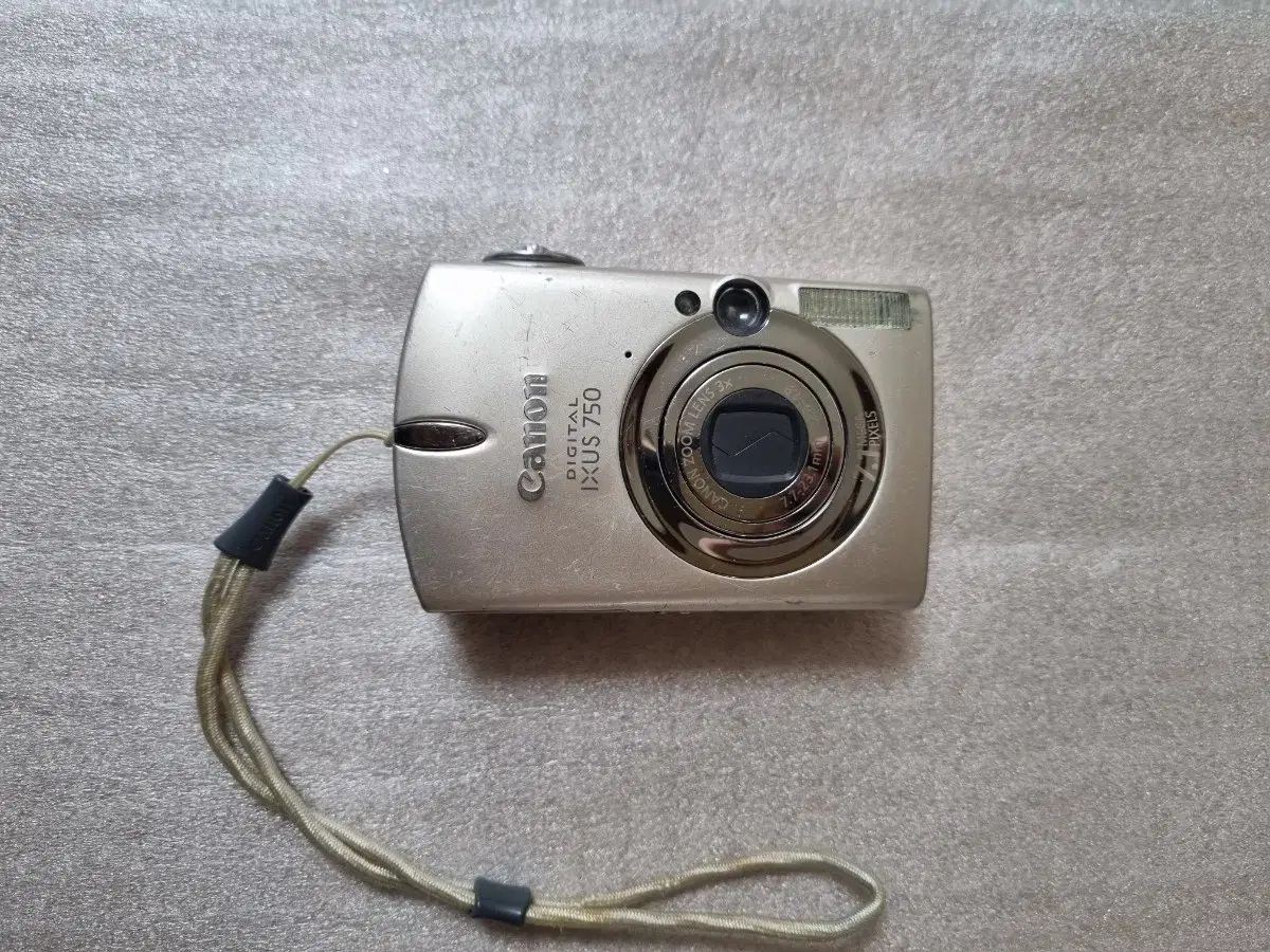 케논 디카 IXUS  750