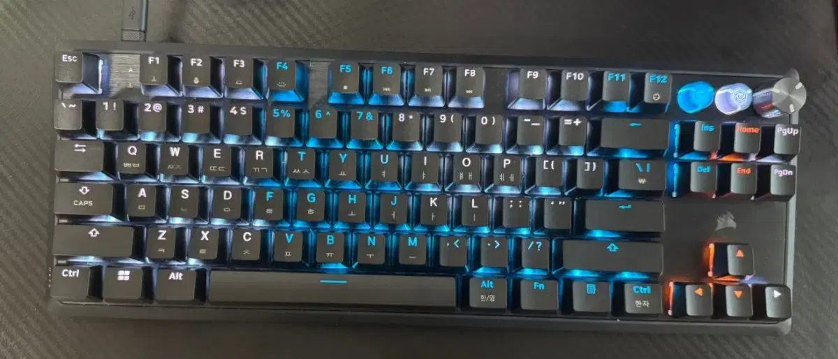 커세어 K70 PRO TKL MGX 키보드 신품급 팝니다