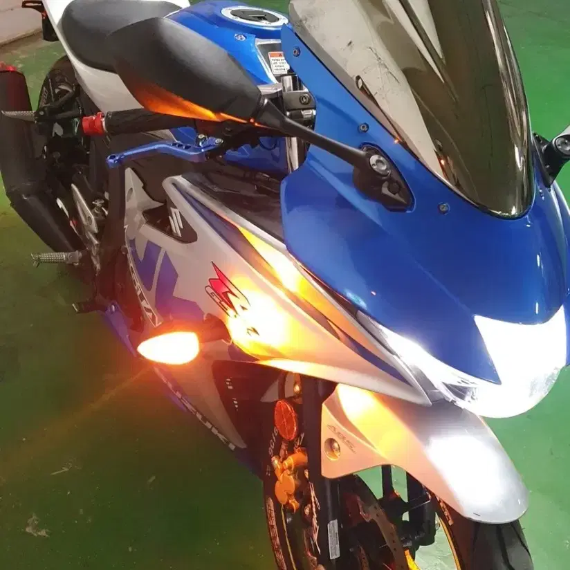 gsx-r 125 21년식 판매합니다.