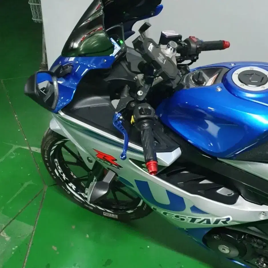 gsx-r 125 21년식 판매합니다.