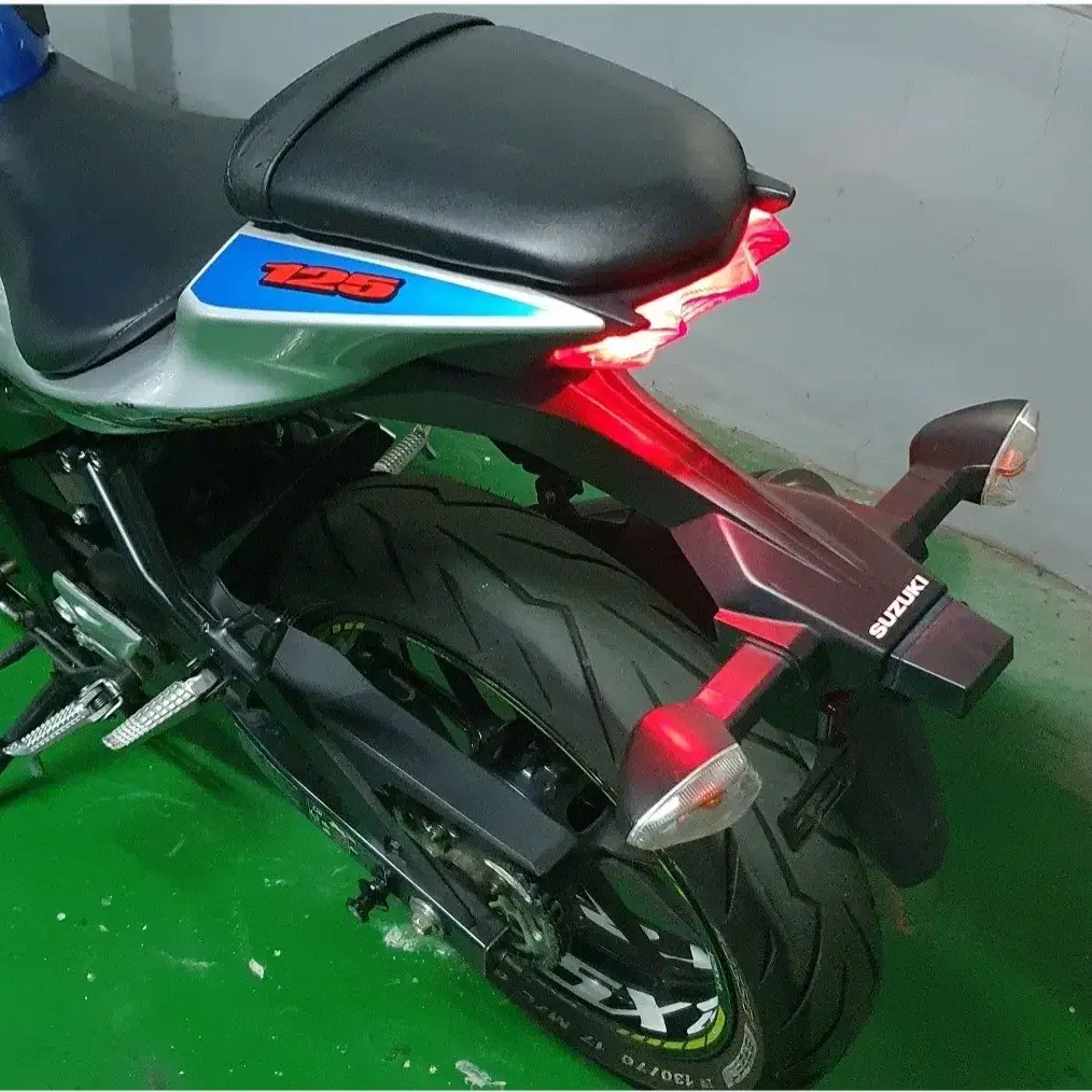 gsx-r 125 21년식 판매합니다.