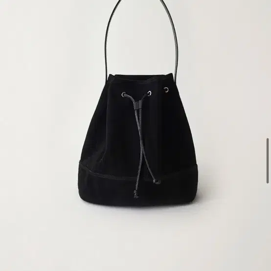 낫띵리튼 suede bucket bag