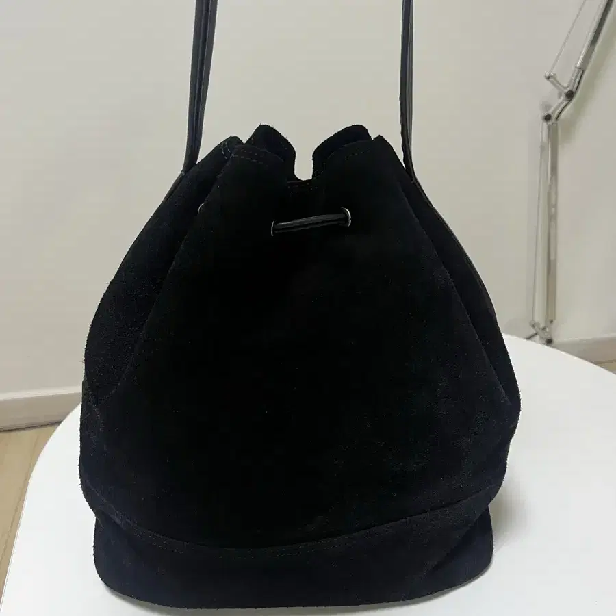 낫띵리튼 suede bucket bag