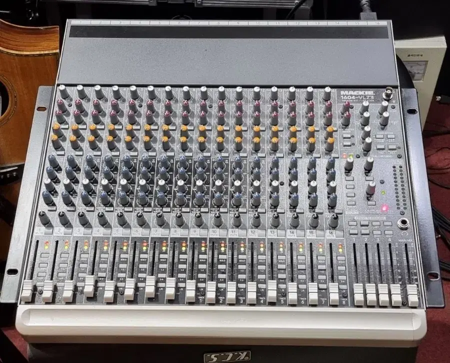 Mackie 1604 VLZ3 mixer for sale.