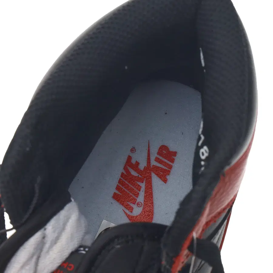 Air Jordan 1 Retro High OG Bred 2016