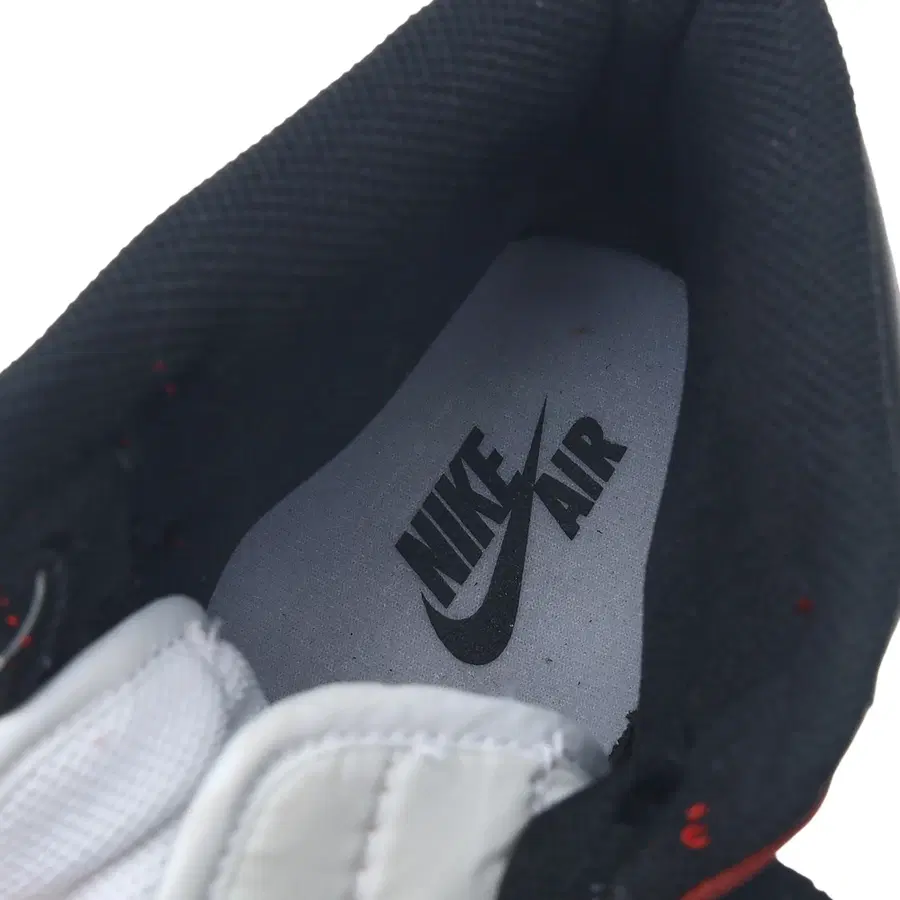 2013年款 Air Jordan 1 Retro High OG "Black Toe"