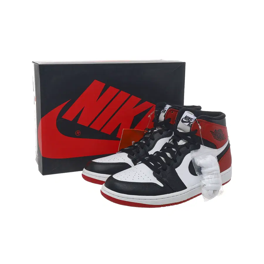 2013年款 Air Jordan 1 Retro High OG "Black Toe"