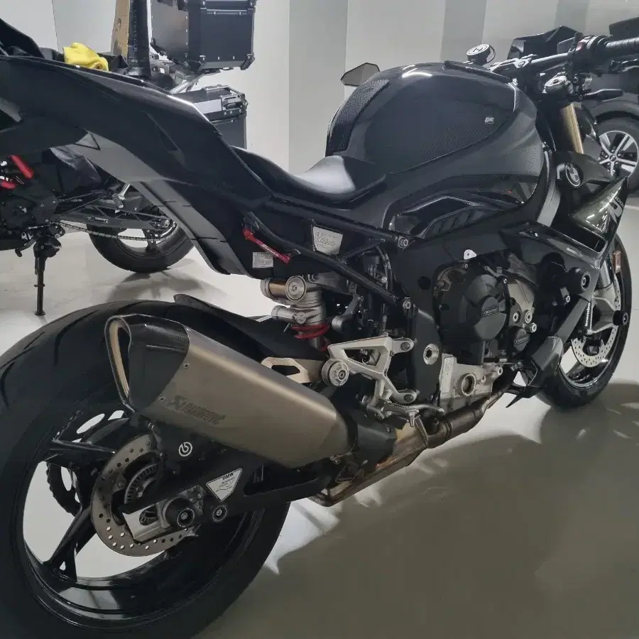 BMW S1000R 싱글알 23년식 24년출고 5,7xxkm 보증기간 2