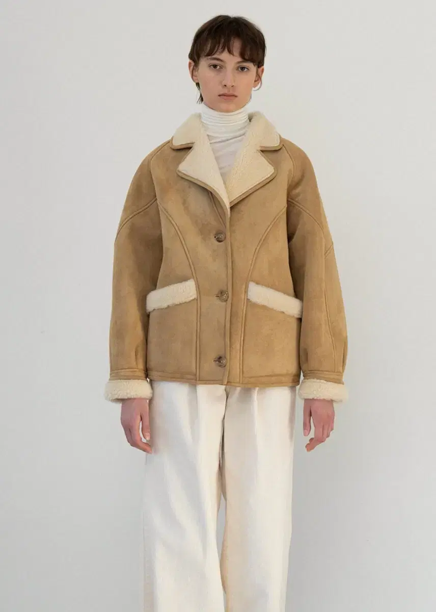 Le [LE] Shearling Mustang Jacket in Beige