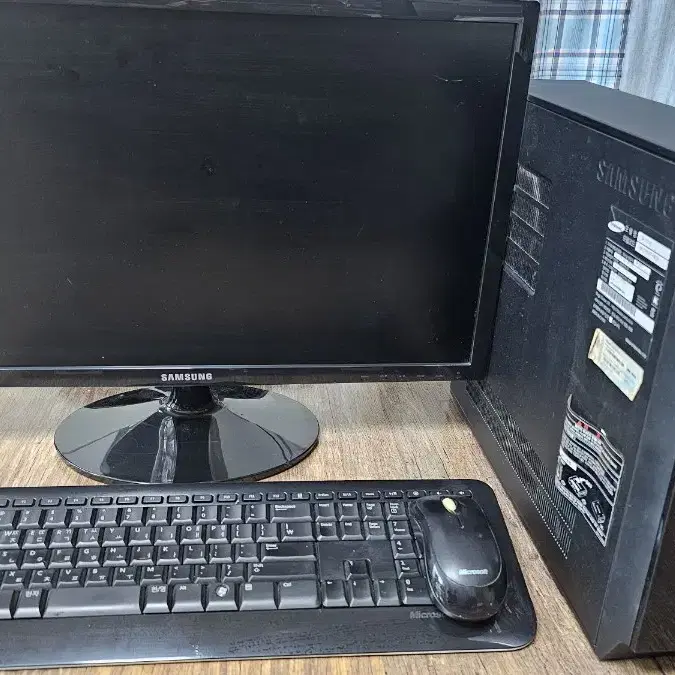 삼성 PC 본체와 LED 모니터 일체 입니다