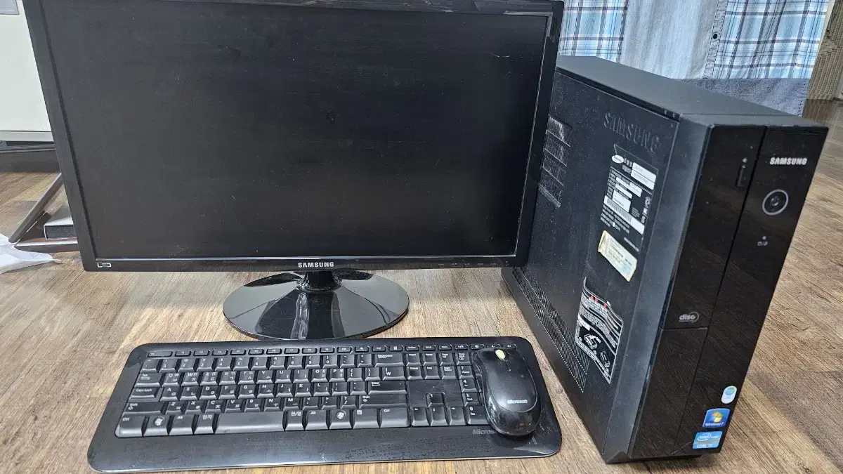 삼성 PC 본체와 LED 모니터 일체 입니다