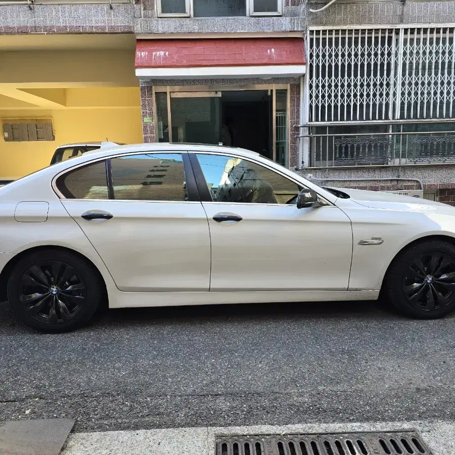 BMW 신품 윈터 타이어 + 5GT 순정18인치 건메탈도색 판매합니다