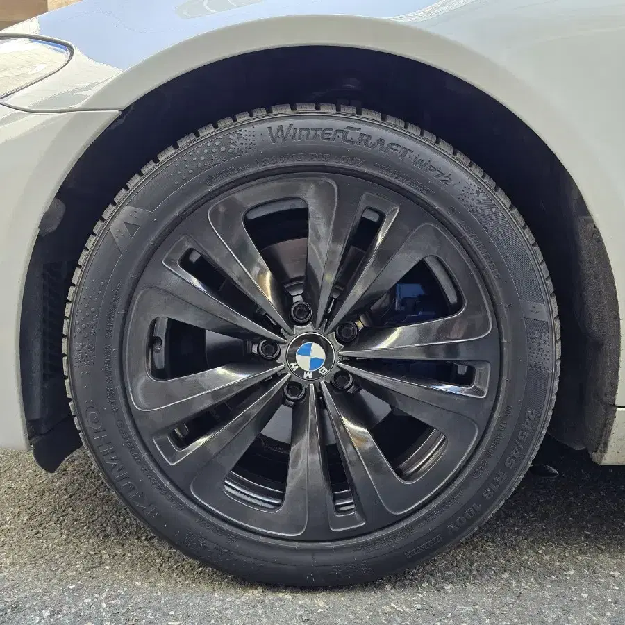 BMW 신품 윈터 타이어 + 5GT 순정18인치 건메탈도색 판매합니다