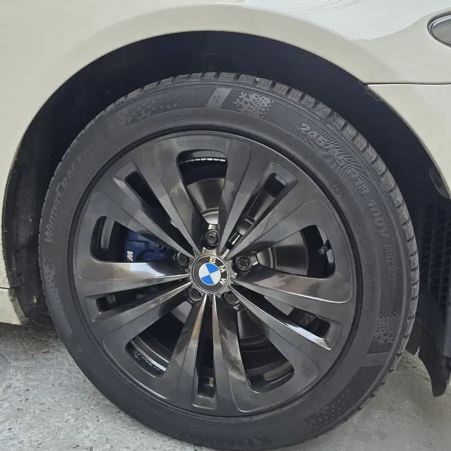 BMW 신품 윈터 타이어 + 5GT 순정18인치 건메탈도색 판매합니다