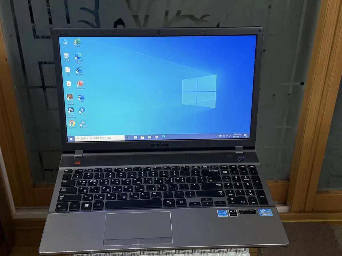 Samsung i7 laptop is fast and works great