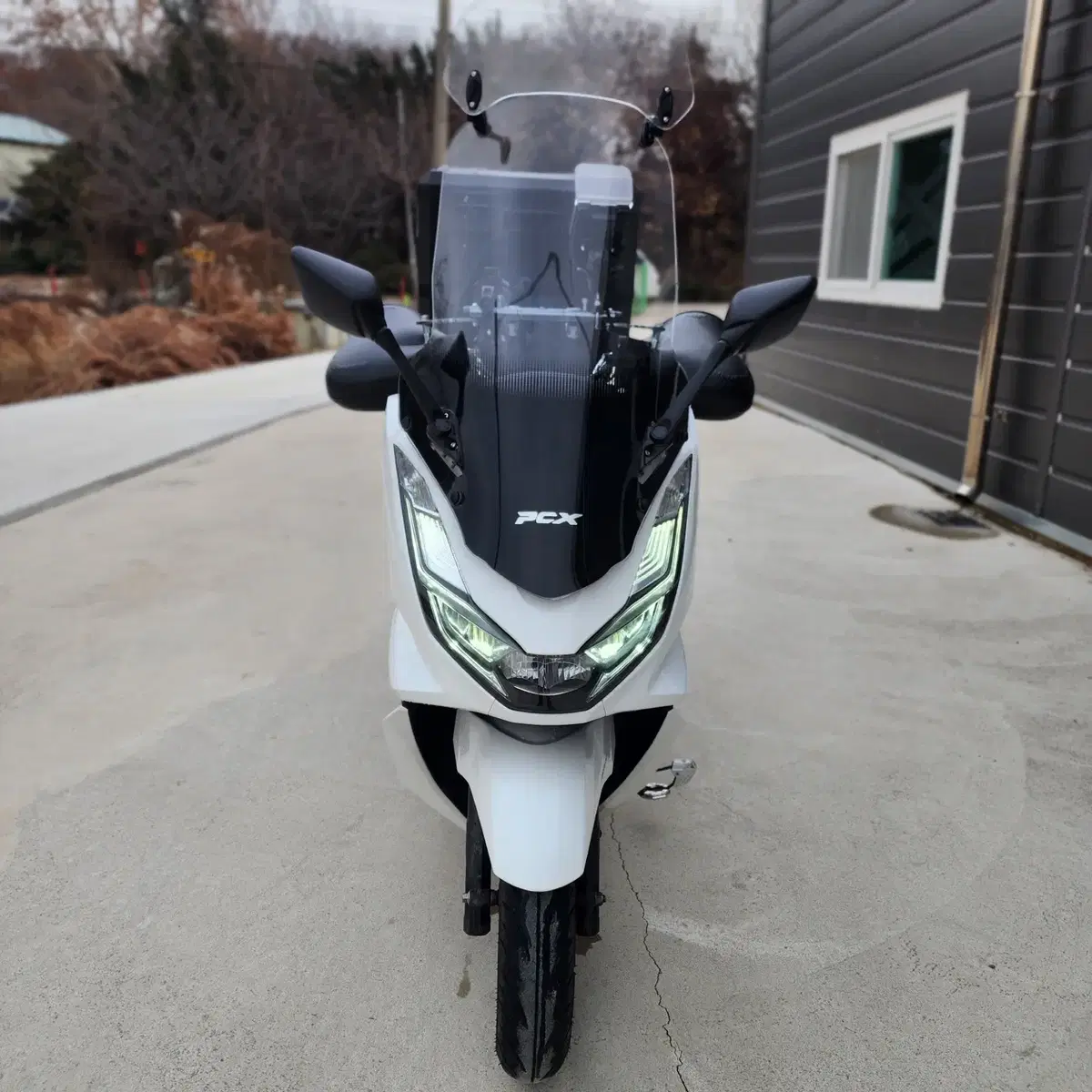 22년식 혼다 PCX125 ABS모델 1만Km 짧은키로수 판매합니다.