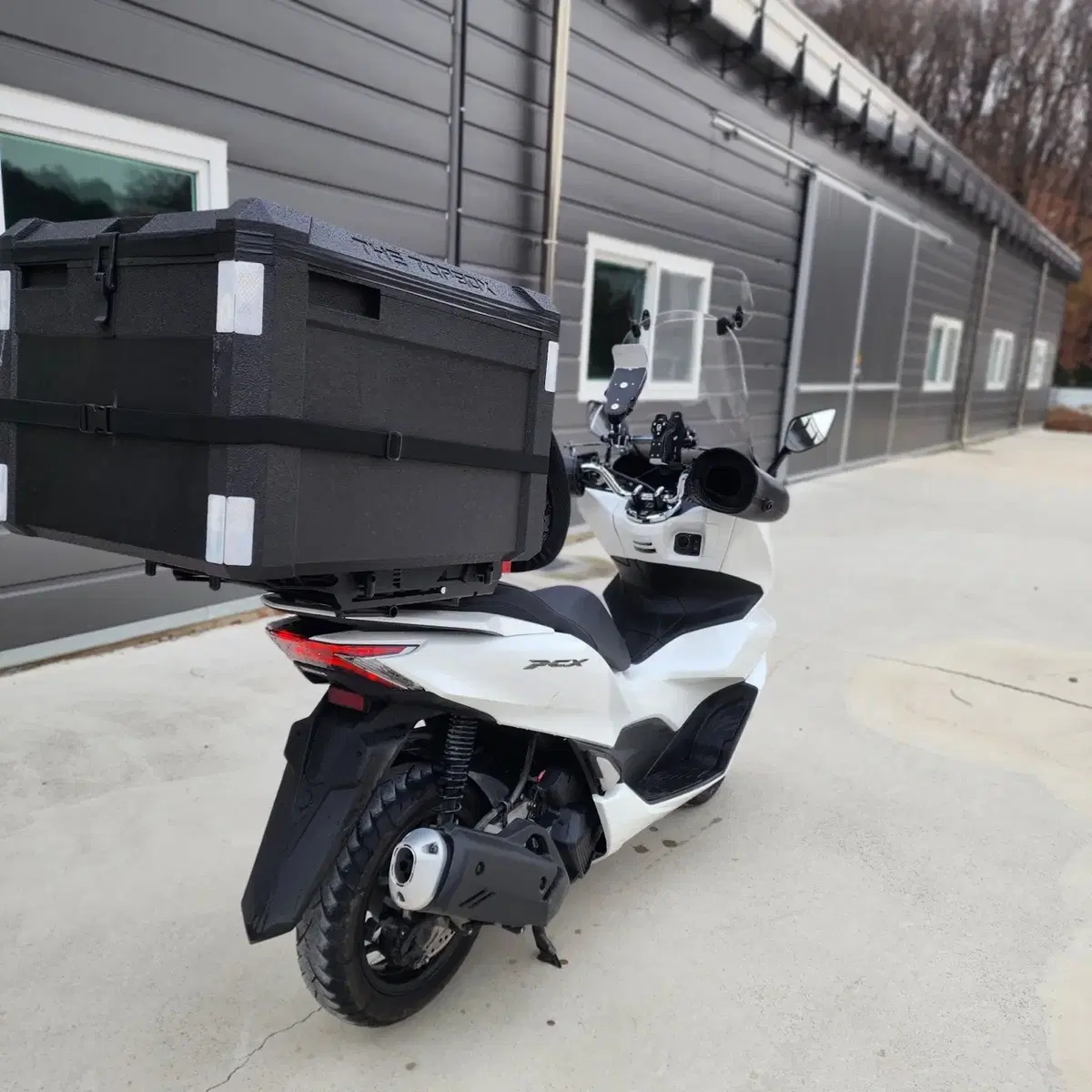 22년식 혼다 PCX125 ABS모델 1만Km 짧은키로수 판매합니다.