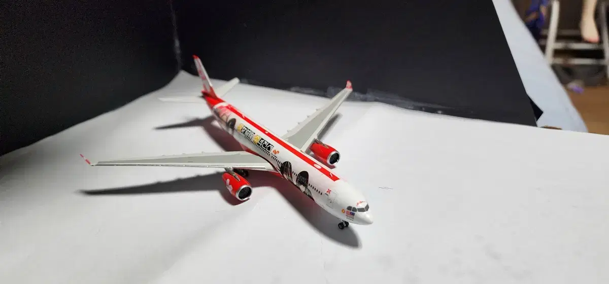 1:400 Gyuto Front Air Asia A330-300 9M-XXB diecast