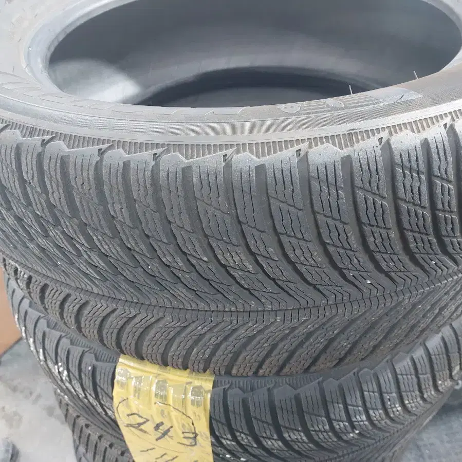 미쉐린타이어275/50 R 20