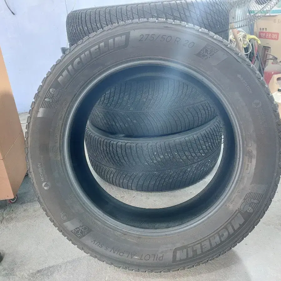 미쉐린타이어275/50 R 20