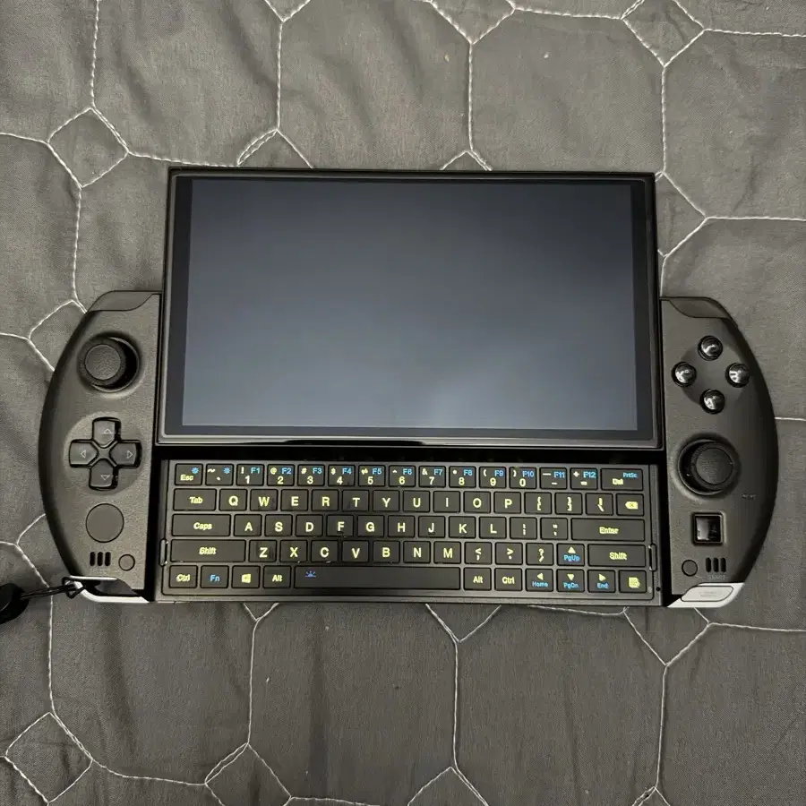 GPD Win 4 8840u 32G+2TB 팝니다