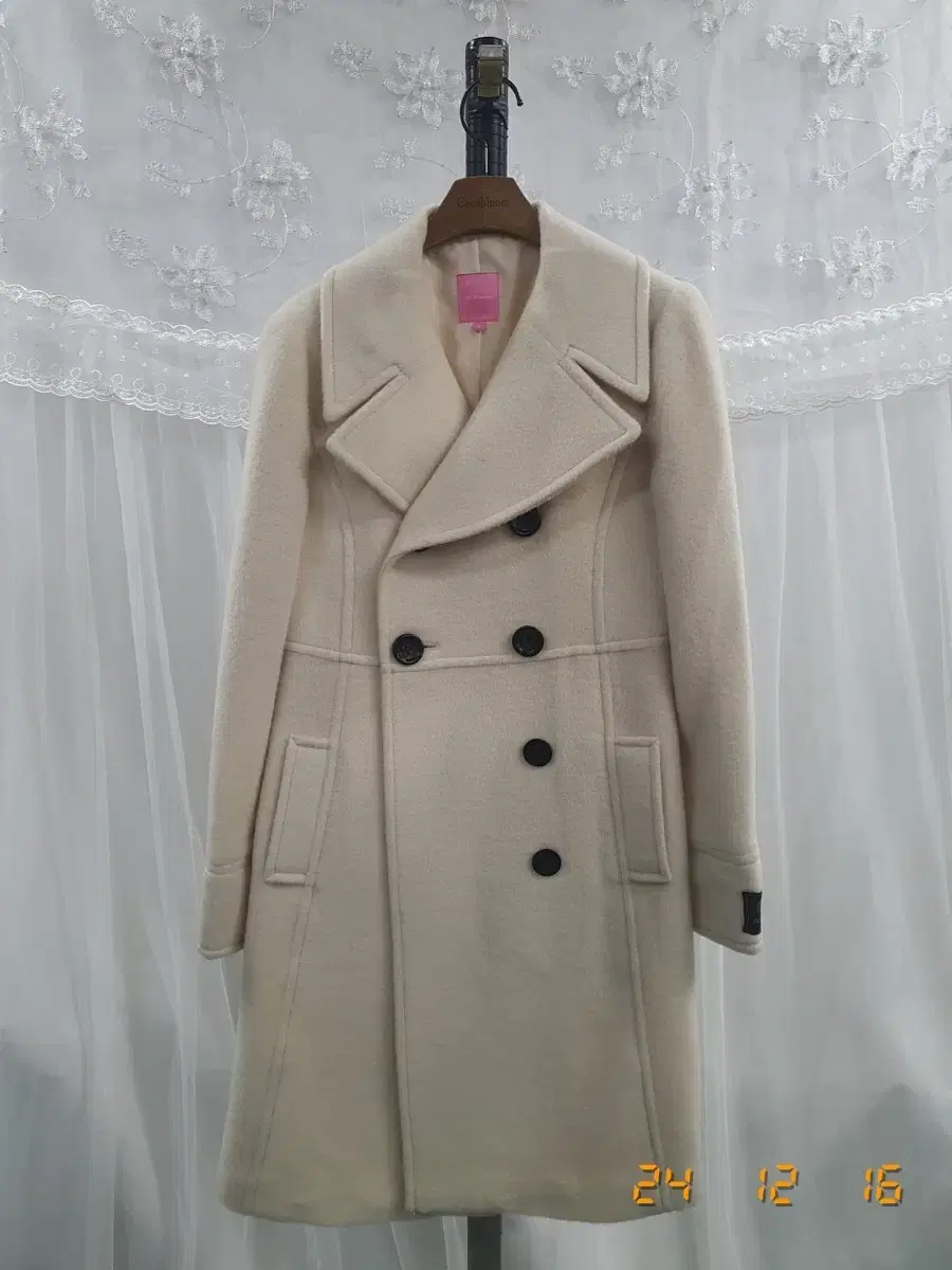 MCM Alpaca Coat 4 Ivory