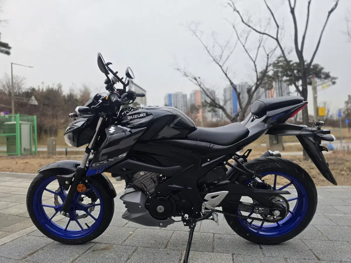 스즈키 sgx s125abs 2023년식 신차급 바이크 판매 합니다.