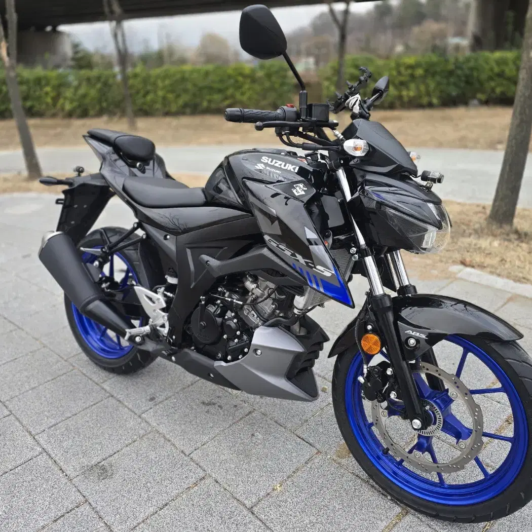 스즈키 sgx s125abs 2023년식 신차급 바이크 판매 합니다.