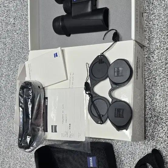 ZEISS 자이스 쌍안경 CONQUEST HD 8x32