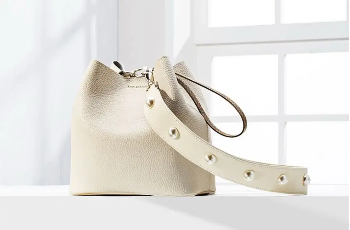 FindCapure Pingo Bag (Ivory Pearl Edition)