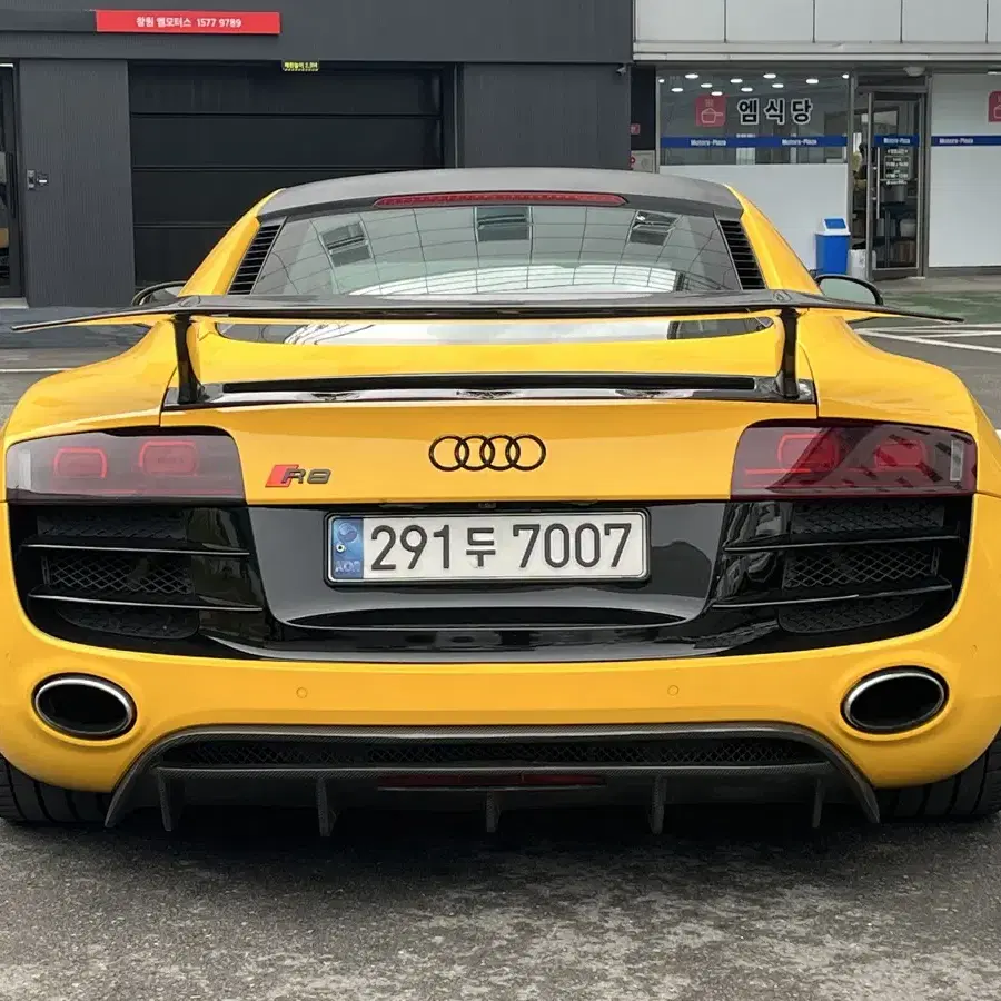 아우디 R8 V10 쿠페