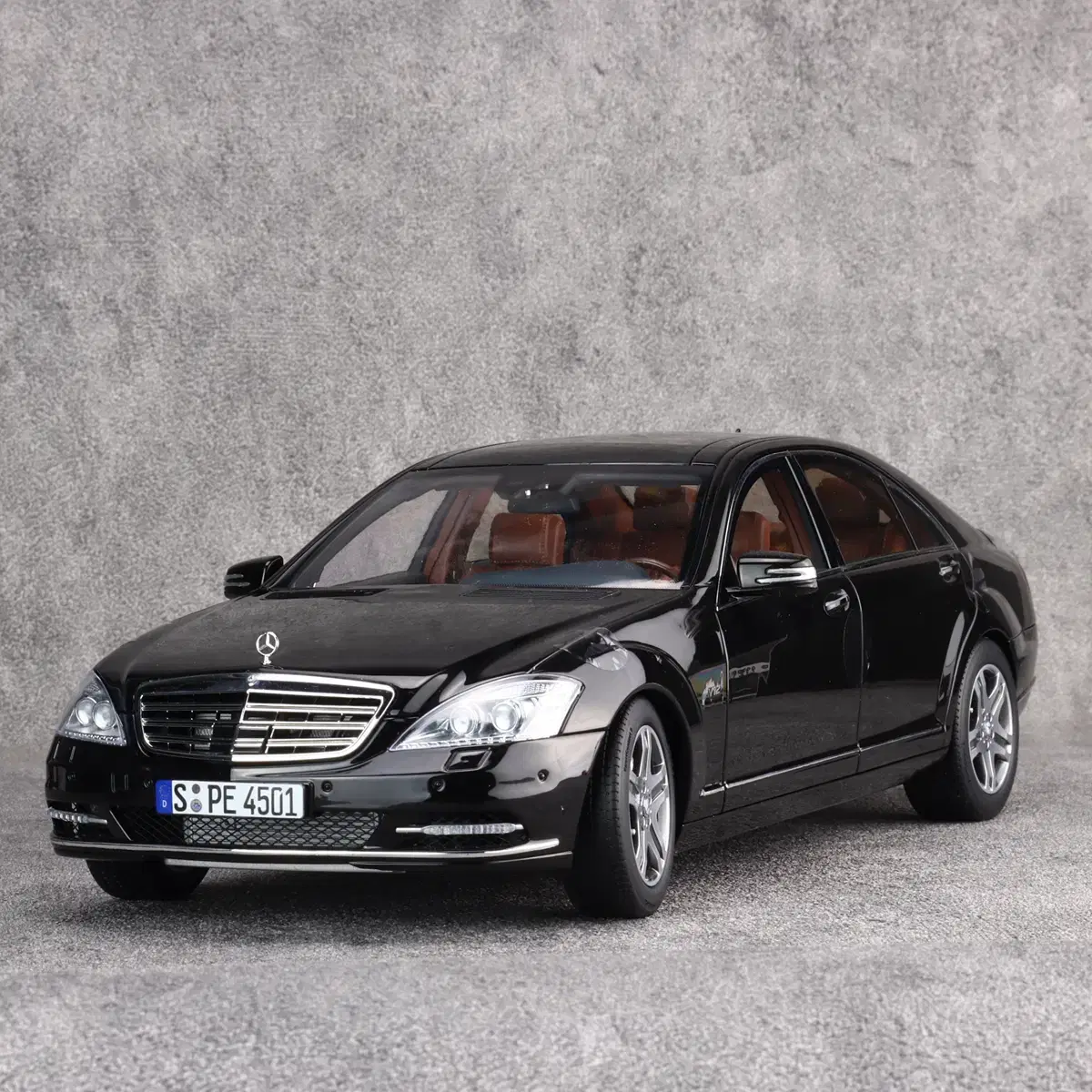 1:18 모터헬릭스 메르세데스 벤츠 S600L (W221)