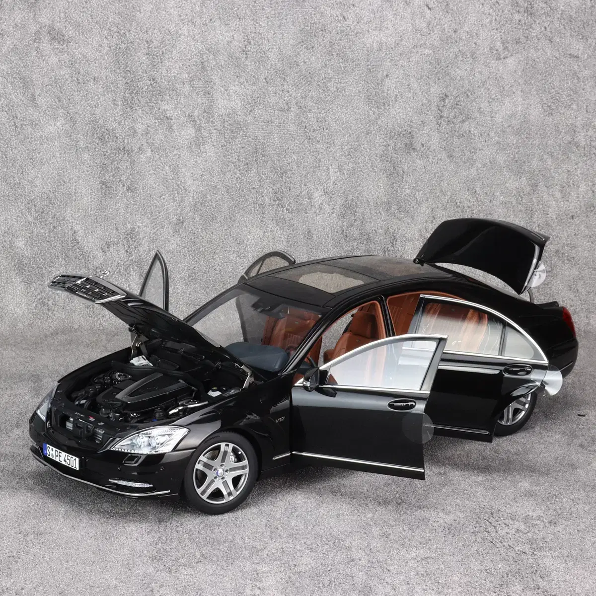 1:18 모터헬릭스 메르세데스 벤츠 S600L (W221)