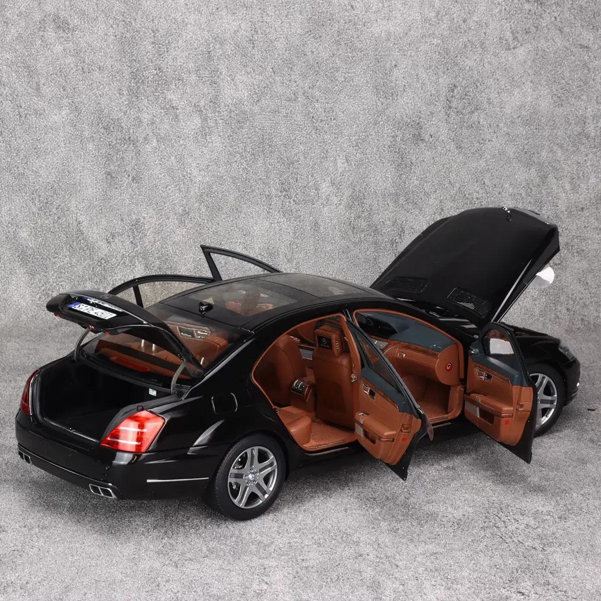 1:18 모터헬릭스 메르세데스 벤츠 S600L (W221)