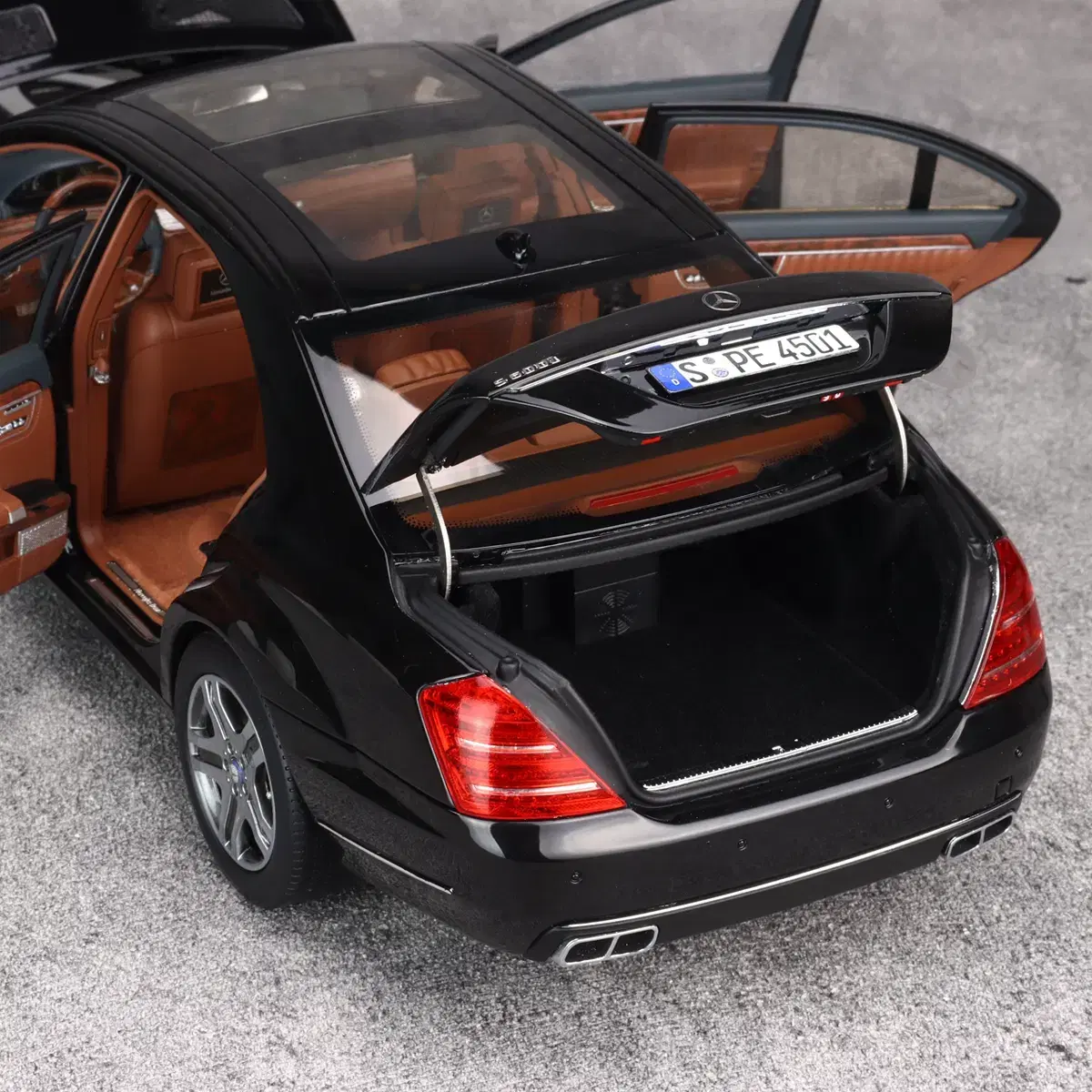 1:18 모터헬릭스 메르세데스 벤츠 S600L (W221)