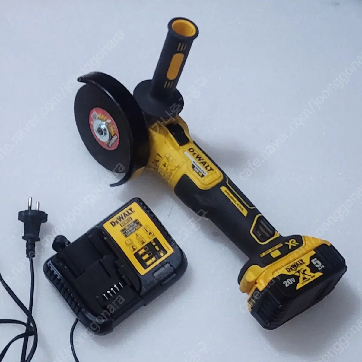 디월트 5인치 충전 그라인더(DEWALT/ DCG 405) 중고