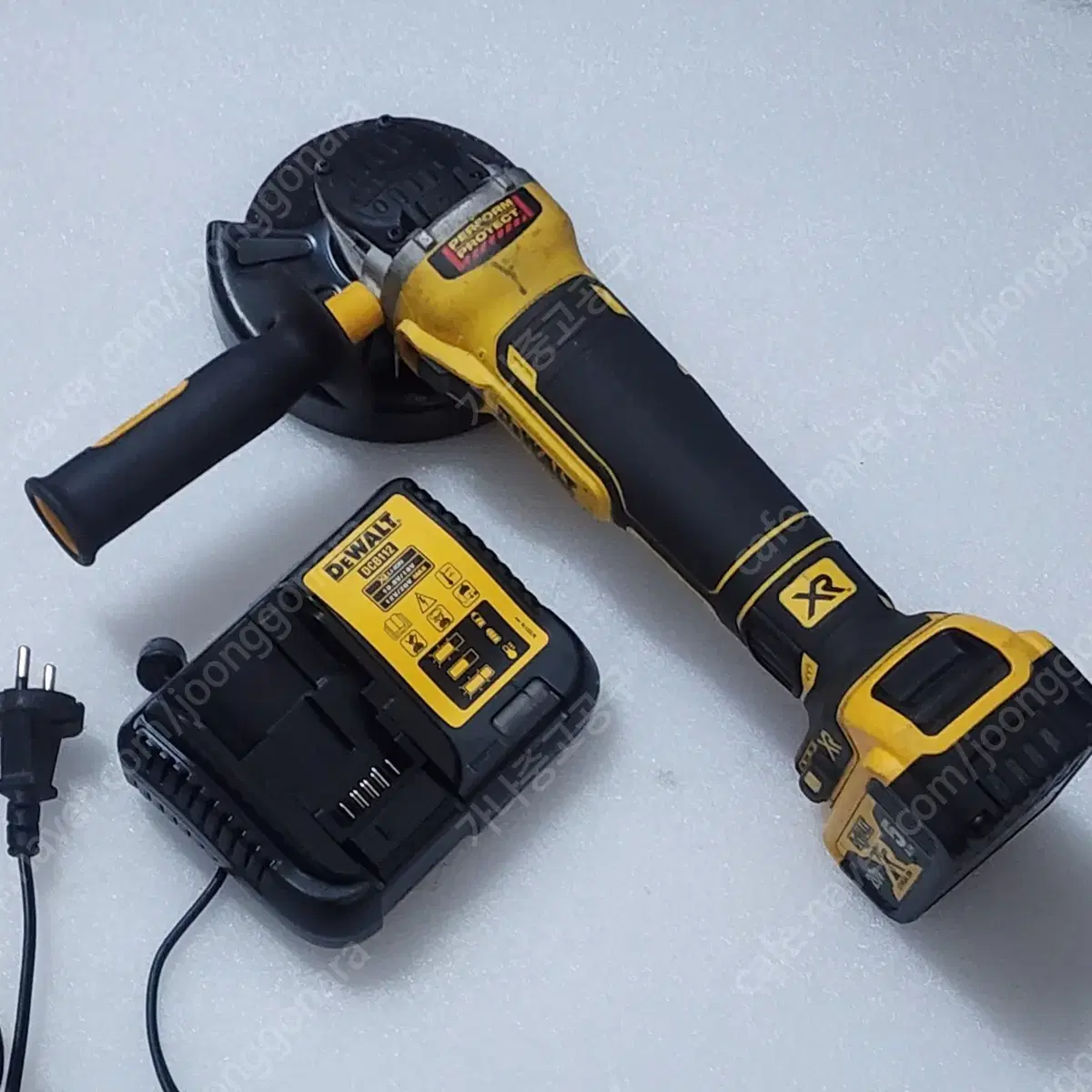 디월트 5인치 충전 그라인더(DEWALT/ DCG 405) 중고