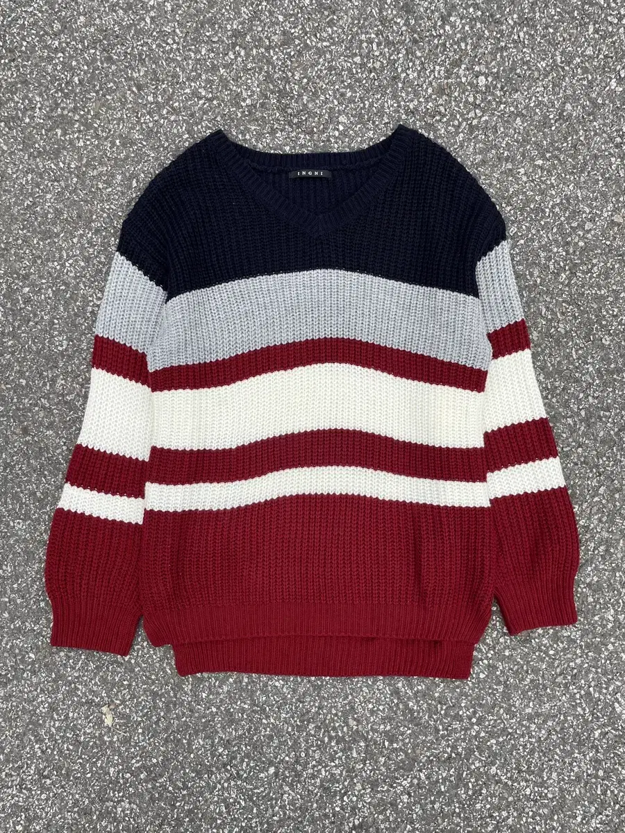 Ingni V-neck Kint sweater